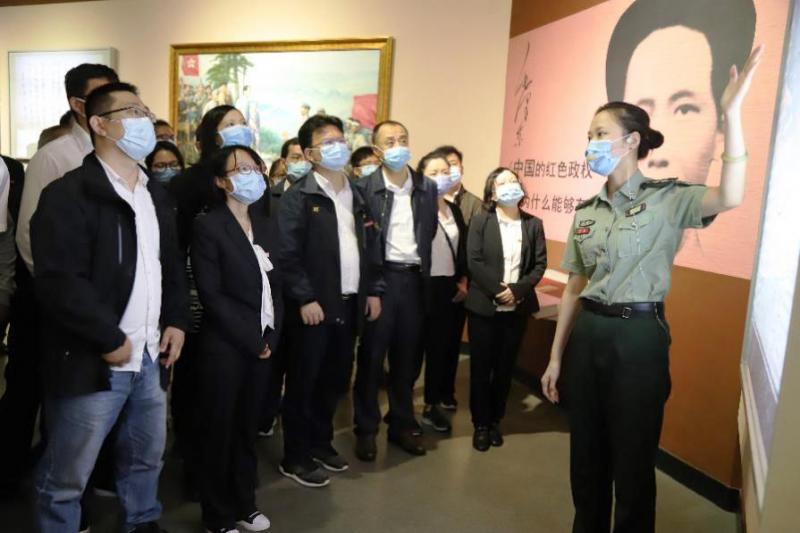 http://www.gmu.cn/__local/D/C4/82/D72E4DEF298C0934CEBB0774333_3ECAD286_E736.jpg